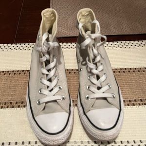 Womens converse hi tops size 7